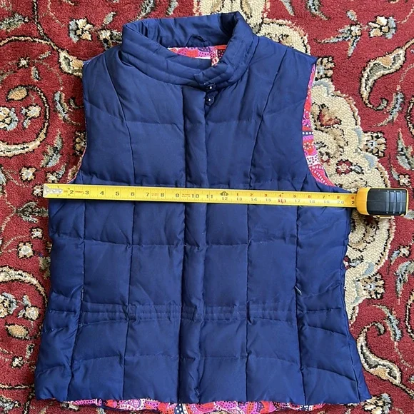 Lilly Pulitzer Reversible Puffer Vest in True Navy/Paisley - Size XL - Picture 6 of 9